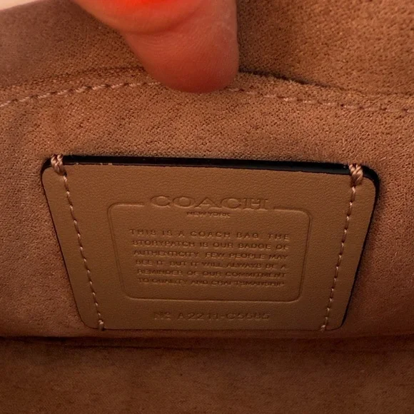 Coach EUC Off-White Leather shoulder & Crossbody Bag - Picture 11 of 16